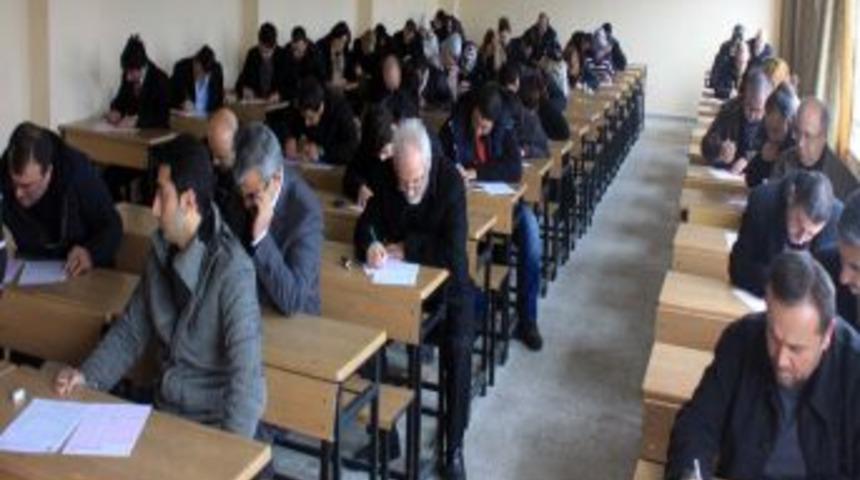 AK Parti Siyaset Akademisi sınavı yapıldı