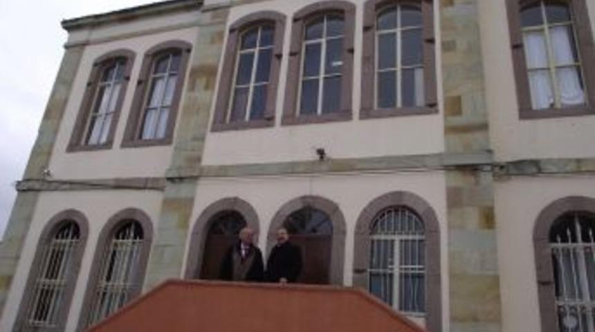 Vali Cerrah, &ccedil;ocukluğunun ge&ccedil;tiği Burhaniye&rsquo;de maziyi yaşadı