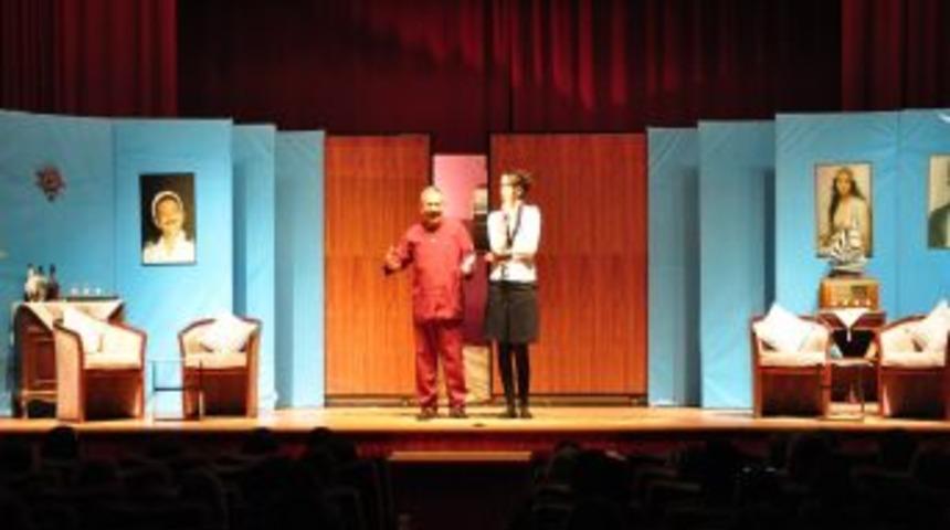 Kart Horoz, huzurevi sakinleri i&ccedil;in sahnelendi