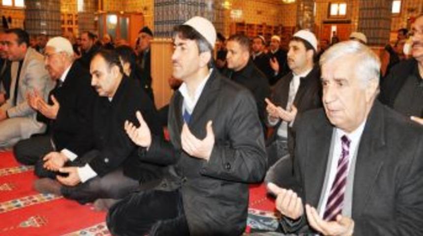 Van depreminde ve Şırnak Uludere'de &ouml;lenler i&ccedil;in mevlit okutuldu