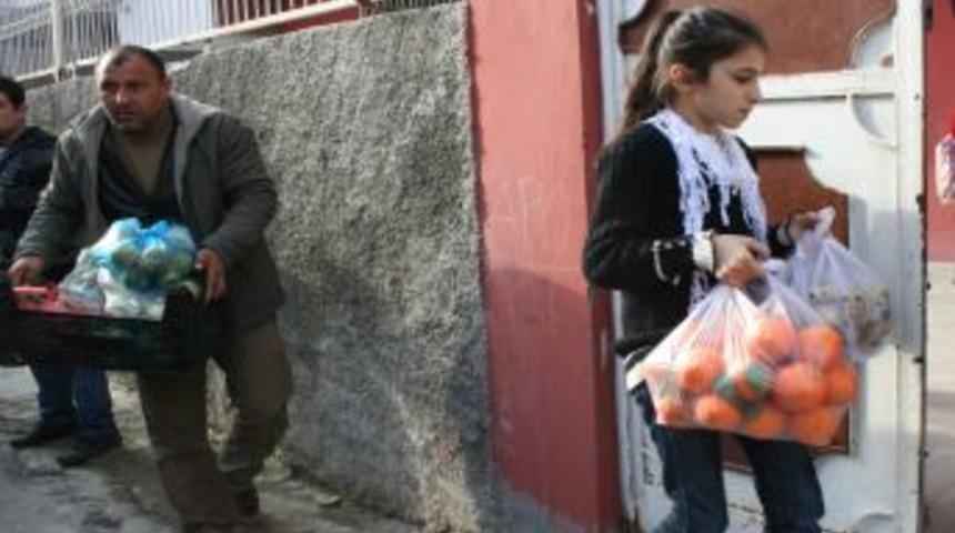 Kendini yakan pazarcının hamile eşi 7 &ccedil;ocuğuyla ortada kaldı