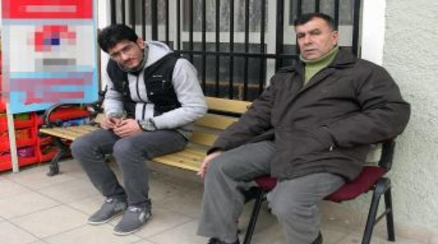 &Uuml;lkelerindeki şiddetten ka&ccedil;tılar, dolandırıcının eline d&uuml;şt&uuml;ler