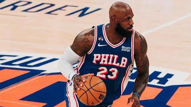 LeBron James, Philadelphia ile ilk maçında 12 sayı kaydetti