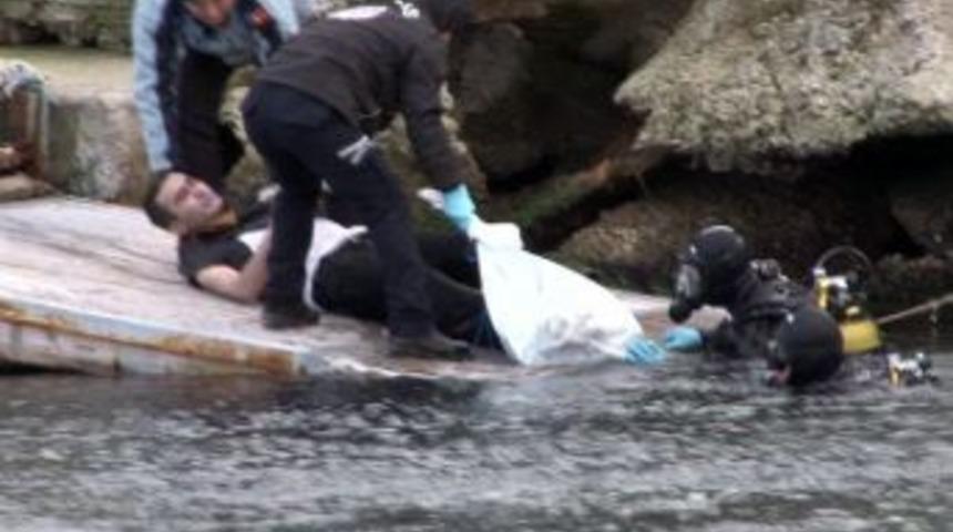 Denizden ayağına '&ccedil;uval' bağlı ceset &ccedil;ıktı