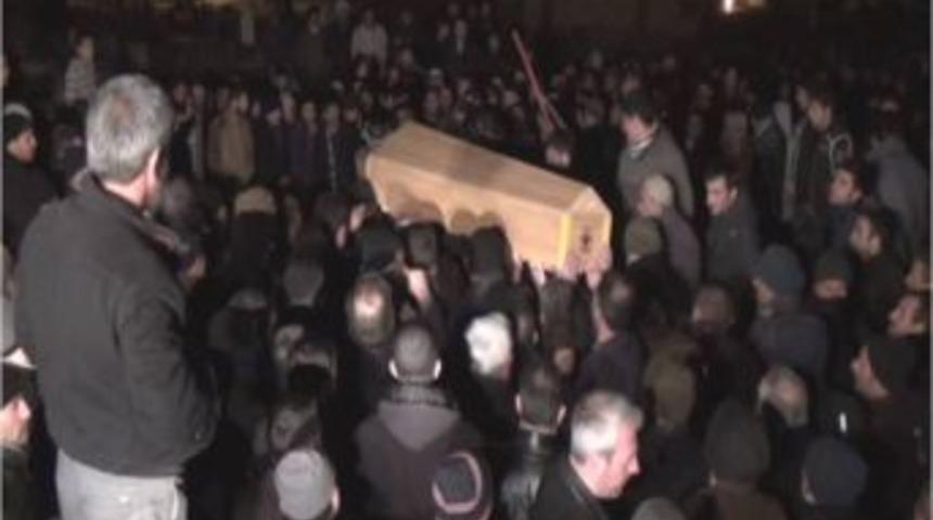 &Ccedil;ığ altında kalarak &ouml;len 2 avcı Tatvan&rsquo;da toprağa verildi