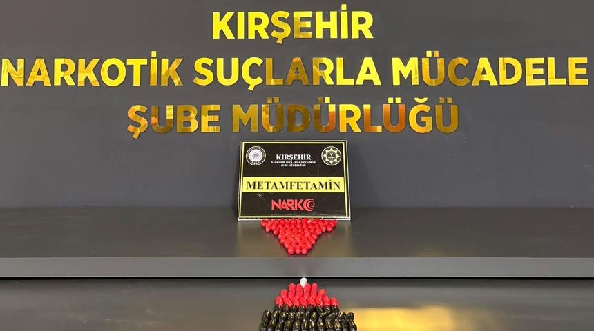 Kırşehir'de mide ve bağırsaklarında 731 gram uyuşturucu bulunan 2 zanlı tutuklandı