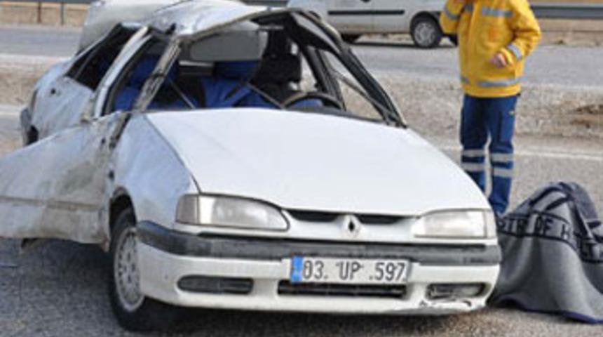 D&uuml;ğ&uuml;n yolunda feci kaza: 2 &ouml;l&uuml;, 7 yaralı