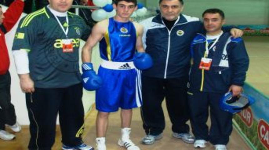 Fenerbah&ccedil;eli boks&ouml;rler ringde galibiyetle başladılar