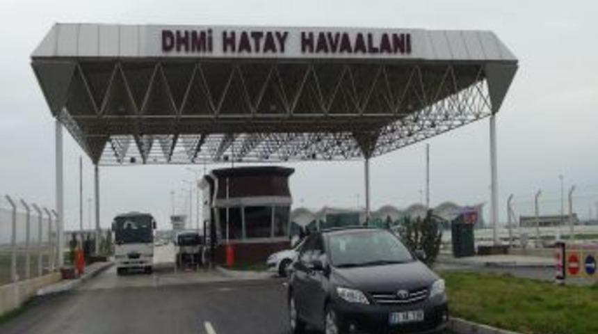 Asi Nehri taşınca havaalanı sular altında kaldı