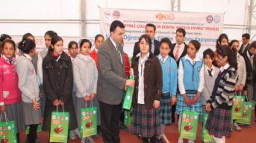 Kaymakamlıktan kimsesiz ve yetim &ccedil;ocuklara eğitim yardımı