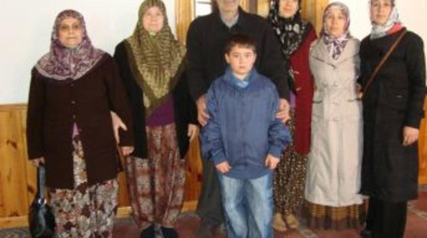 Aynı aileden 7 kişi umreye gidiyor