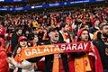 Fransa'da sokaklar hala kar���k! G.Saray y�netimi taraftara seslendi: Kurallar� a��klad�lar