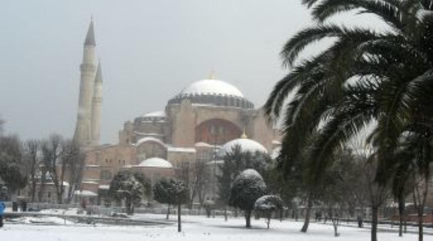 Turistler tarihi mekanlarda karın keyfini &ccedil;ıkardı