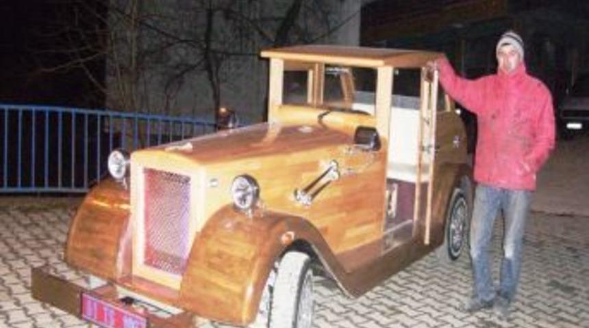Ahşaptan kendine &ouml;zel otomobil yaptı