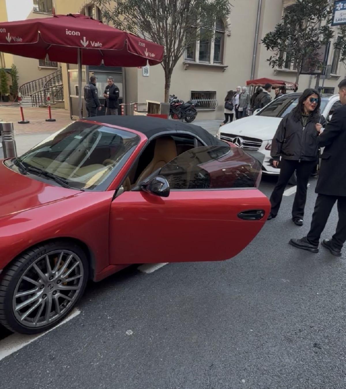 Kızılcık Şerbeti nin Nilay ı Feyza Civelek lüks aracıyla Nişantaşı nda tur attı! 1