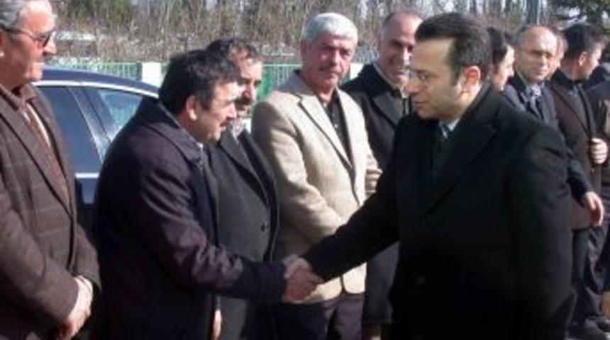 Belde belediyelerini ziyaret eden Vali Aksoy, sorunları yerinde dinliyor