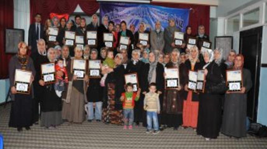 Evlilik okulunu bitirdiler, sertifikalarını aldılar