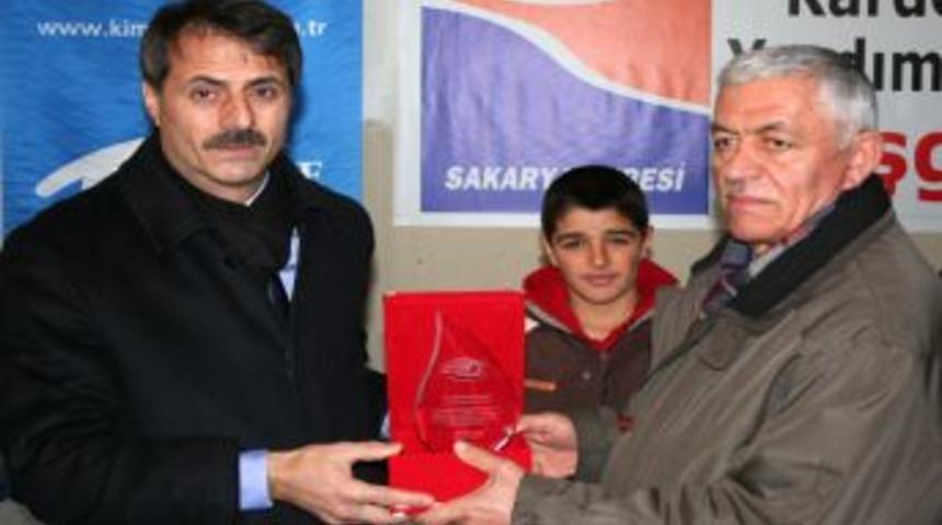 Iraklı sığınmacılara ve Vanlı depremzedelere yardım