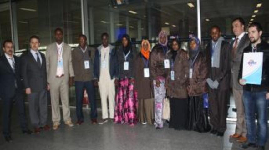 Somalili doktor ve hemşireler eğitim i&ccedil;in İzmir'e geldi