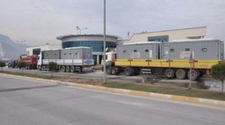 Sağlık Bakanlığı'nın &ouml;zel dizayn ettirdiği mobil hastane Manisa'ya geldi