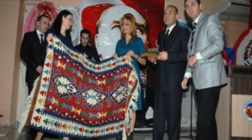 "Bir milyon Azeri T&uuml;rk&rsquo;&uuml; evine d&ouml;nemiyor"