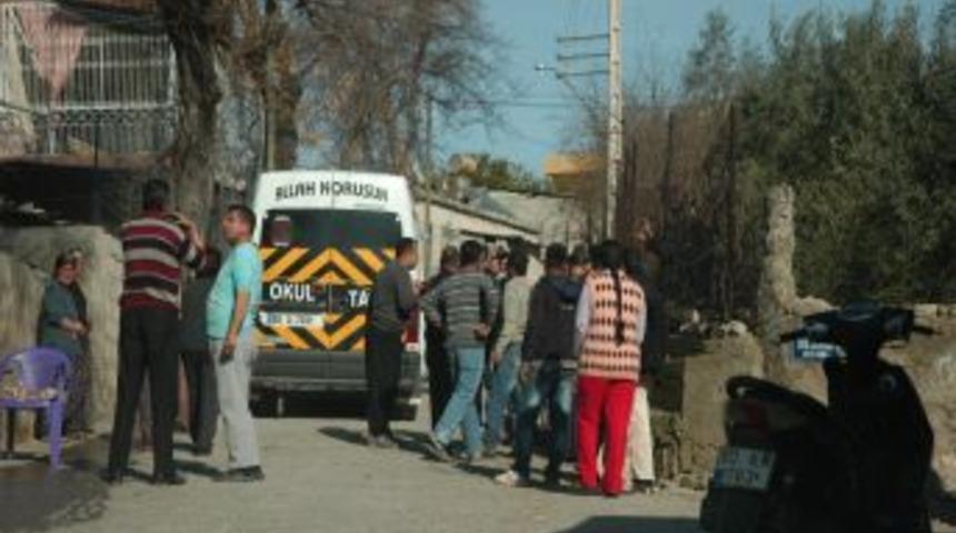 Aşkına karşılık g&ouml;rmediği liseli kızı ve arkadaşını serviste vurarak &ouml;ld&uuml;rd&uuml;