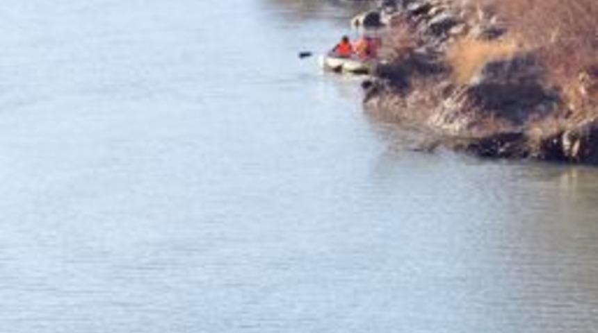 Nehre d&uuml;şen baraj iş&ccedil;isi hayatını kaybetti