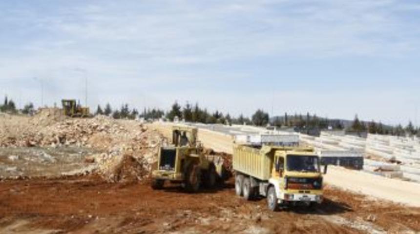 G&ouml;&ccedil;&uuml;k altında kalan mezarlar taşınıyor