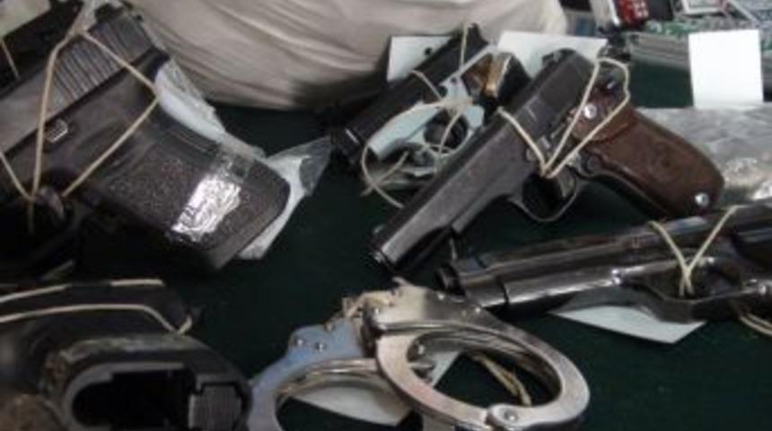 Polis ve jandarmaya kumara yardım g&ouml;zaltısı