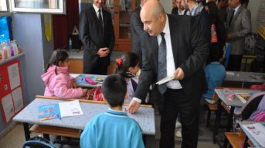 Merter Platformu, Adıyaman'ın k&ouml;ylerine kitap desteğinde bulundu