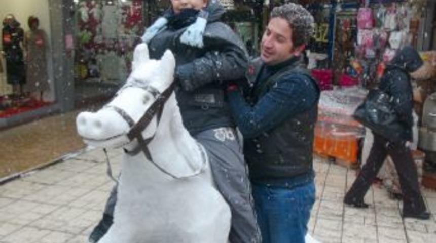 Zonguldak'ta kardan ata binen &ccedil;ocukların keyfi