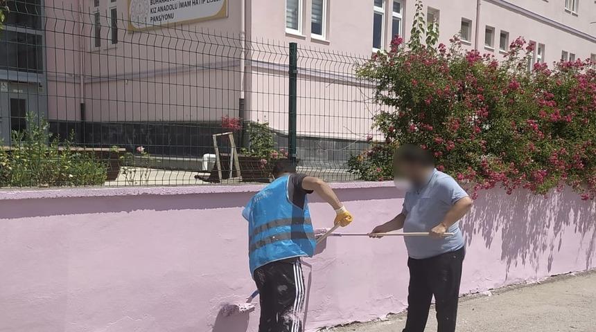 &Ccedil;orum'da okul binalarının boya ve onarımını y&uuml;k&uuml;ml&uuml;ler yaptı