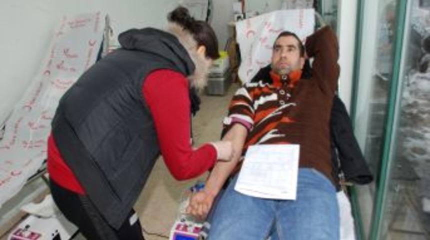 Eğitim sevenler kan bağışında bulundu