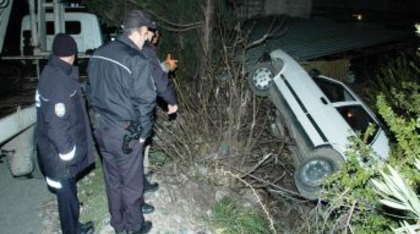 &Ccedil;aldıkları otomobille kaza yapınca ka&ccedil;tılar