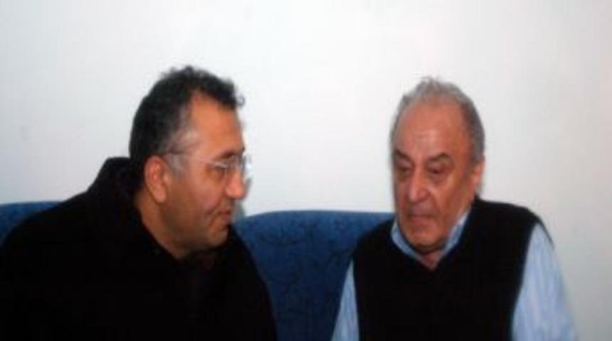 K&uuml;tahya Valisi &Ccedil;ift&ccedil;i'den şehit M&uuml;d&uuml;r&uuml;n babasına taziye ziyareti