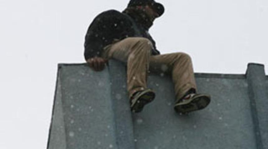 Polisler 700 TL toplandı, intihardan vazge&ccedil;ti