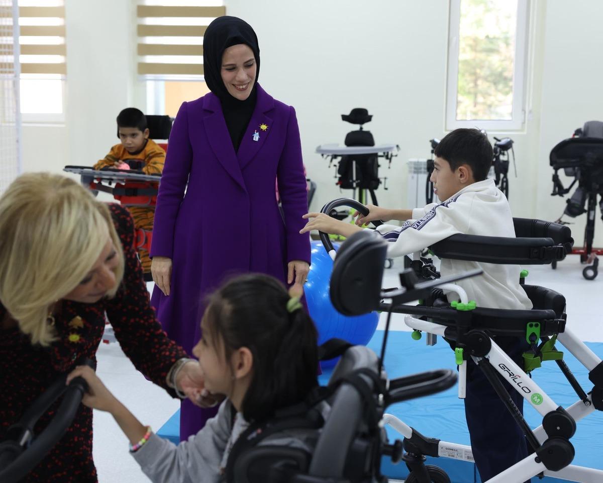 Emine Erdoğan, &Ouml;zbekistan da rehabilitasyon merkezi ve okul &ouml;ncesi eğitim kurumunun a&ccedil;ılışına katıldı 4