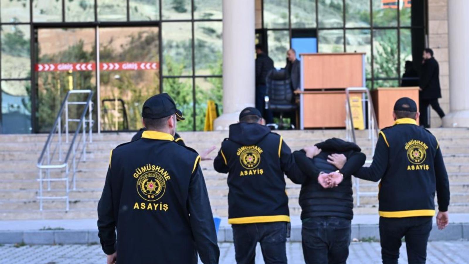Gümüşhane'de iki evden altın ve para çalındı, şüpheli yakalandı