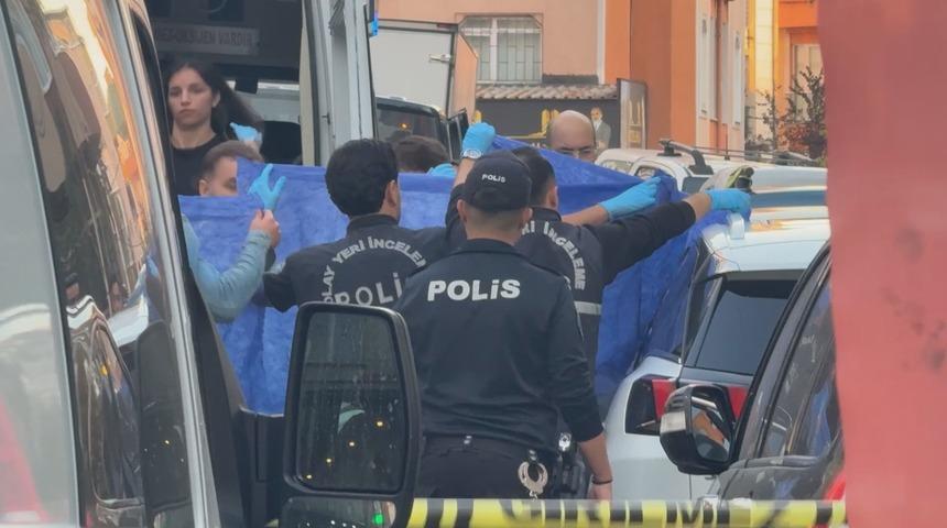 Kağıthane'de park halindeki otomobile silahlı saldırı: 1 &ouml;l&uuml;