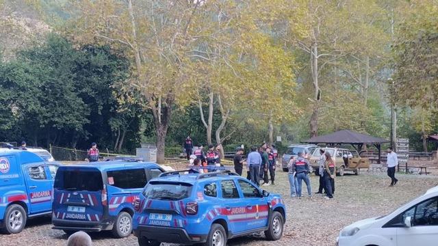 Ailesiyle piknikteyken t&uuml;fekle vurulan gen&ccedil; kız hayatını kaybetti