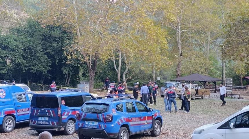 Ailesiyle piknik yapıyordu: 45 yaşındaki takıntılı adam 22 yaşında gen&ccedil; kızı &ouml;ld&uuml;rd&uuml;