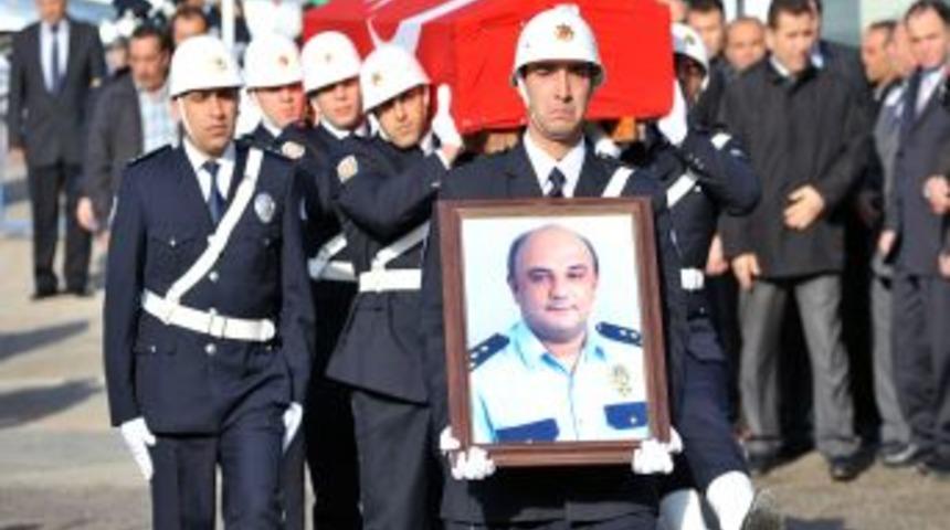 Babasının ardından hı&ccedil;kırıklara boğuldu