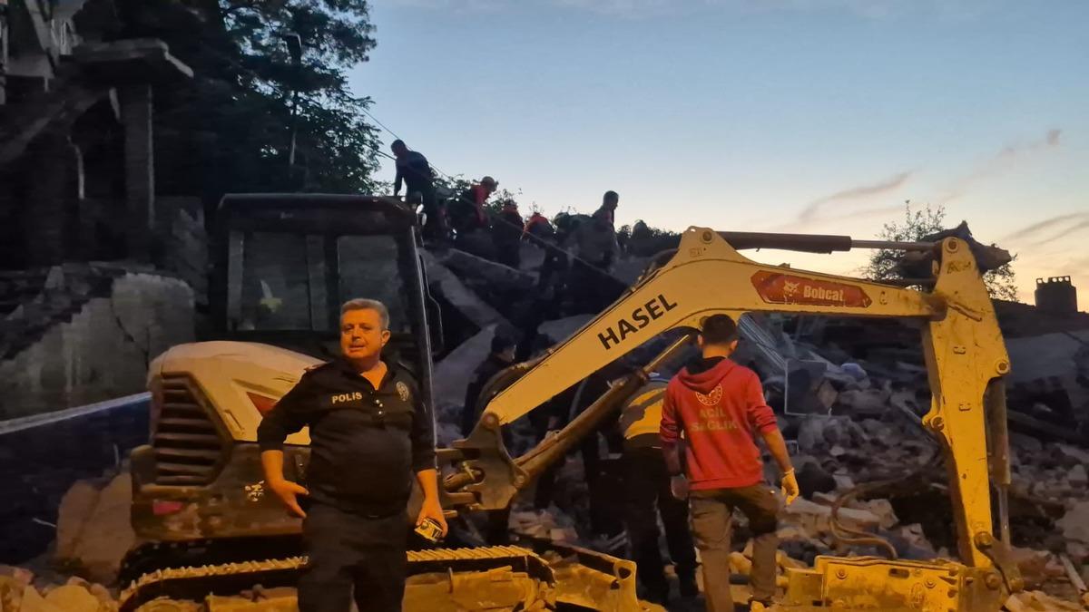 Zonguldak ta 3 katlı bina &ccedil;&ouml;kt&uuml;: Enkaz altında kalan 1 kişi hayatını kaybetti 4