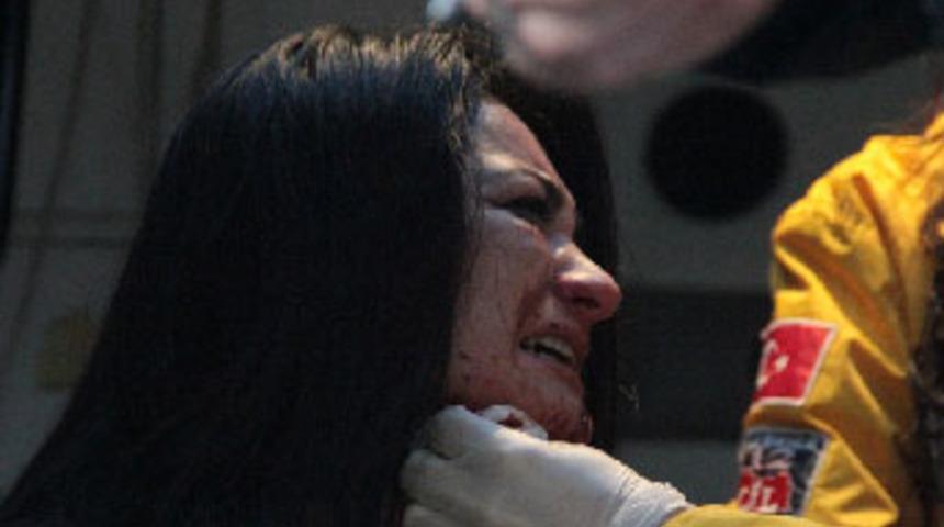 Kız arkadaşının boğazını kesti