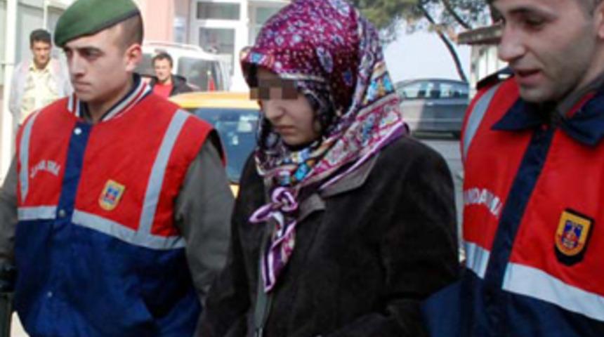 Otobüste yolcunun boğazını kesti!