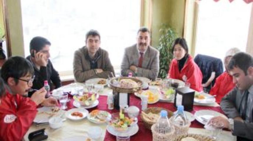 Enkaz altından sağ &ccedil;ıktı, yardım i&ccedil;in tekrar Van'a geldi