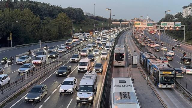 İstanbul'da trafik yoğunluğu yüzde 83'e ulaştı