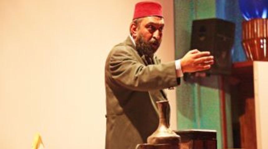 'Mehmet Akif d&ouml;n&uuml;yor ya siz nerdesiniz?' tiyatro oyunu sahnelendi