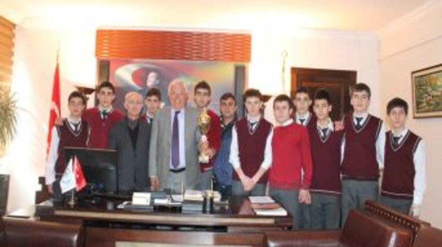 Ereğli İHL takımı, mutluluğunu Başkan Posbıyık ile paylaştı