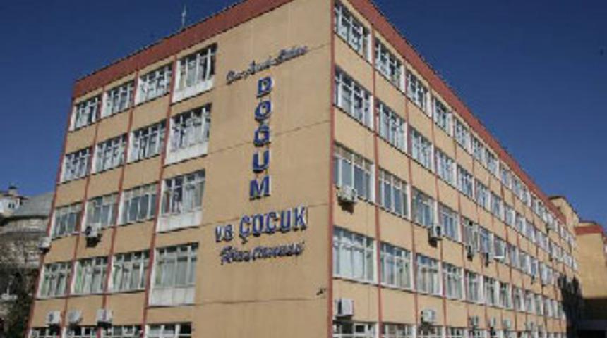 Hastane bah&ccedil;esinde k&uuml;&ccedil;&uuml;k kıza taciz